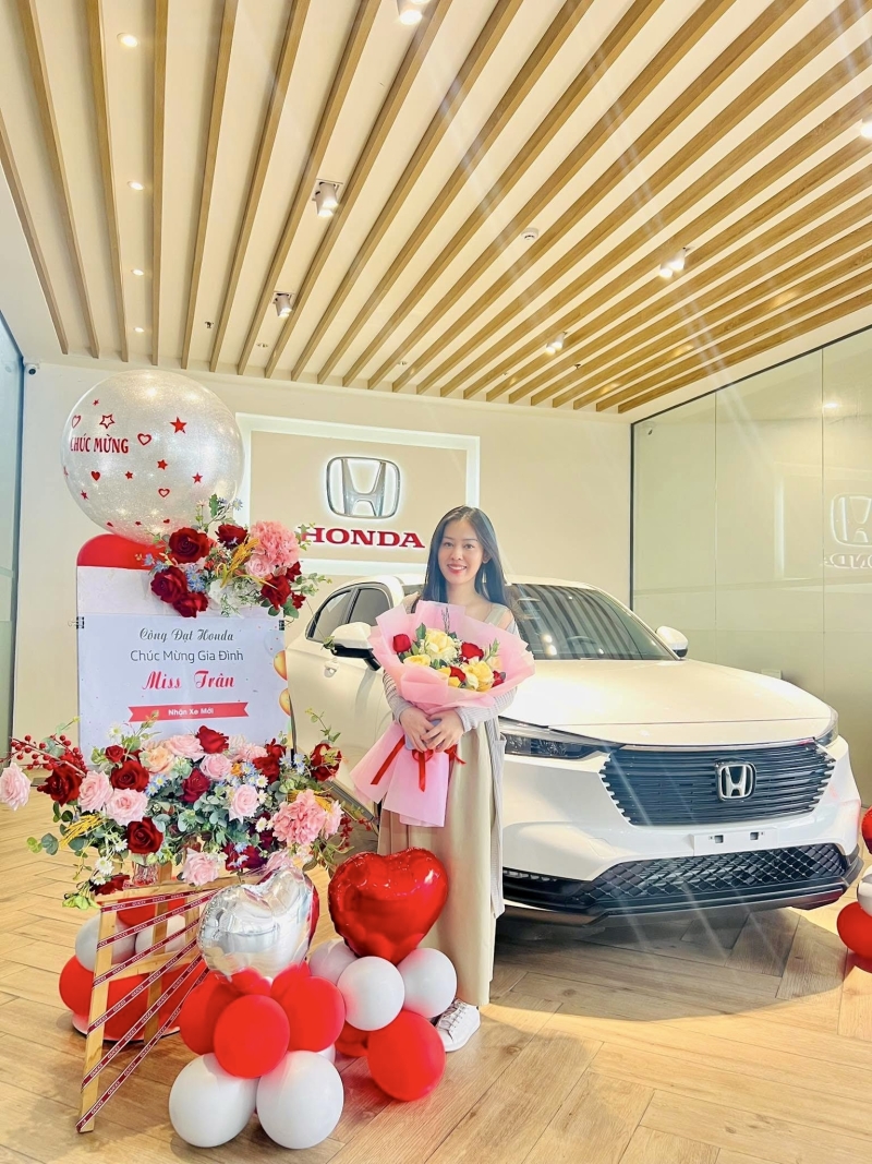 CHÚC MỪNG MISS TRÂN – NHẬN XE HONDA HR-V MỚI